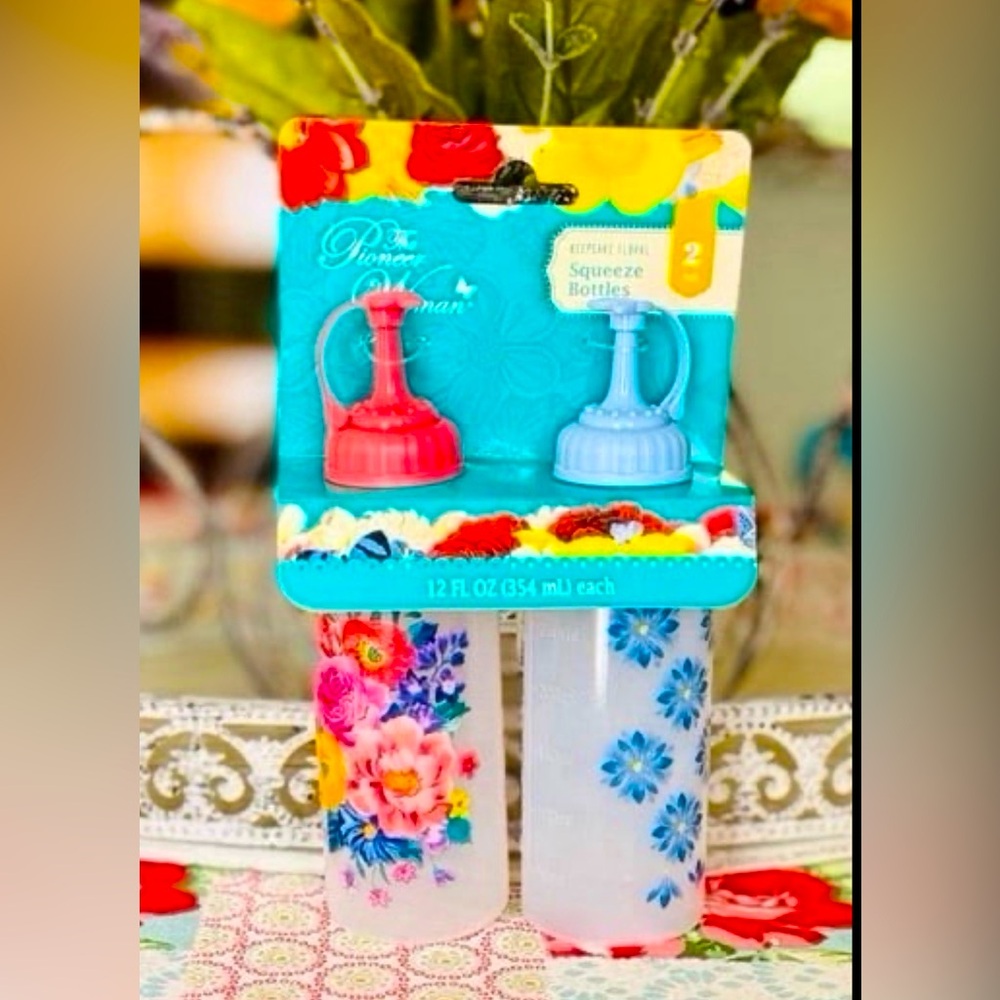 The Pioneer Woman Keepsake Floral 2-Piece Plastic Squeeze Bottles